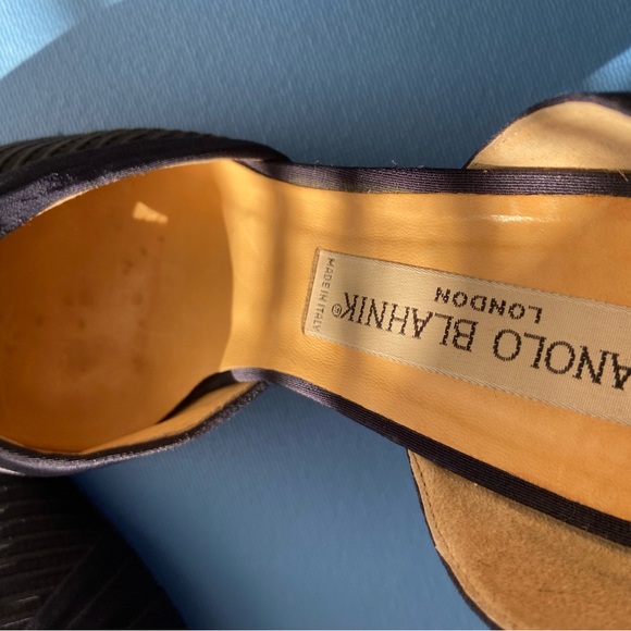 Manolo Blahnik Navy Heels, Size 8 EUC - Picture 5 of 8